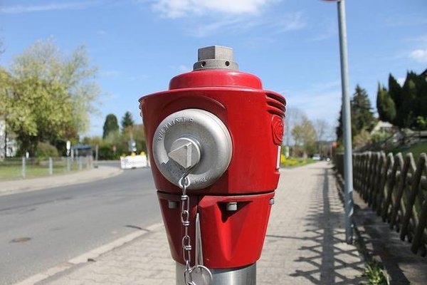 Quelles sont les démarches administratives pour mettre en conformité les bouches d'incendie des biens immobiliers en suivant à la réglementation 2024 ?