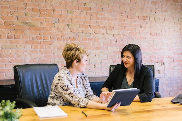 Faire appel à une agence garantit une expertise locale.
